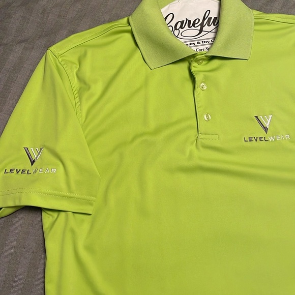 Levelwear, men’s golf shirt size medium in neon green - Picture 2 of 4